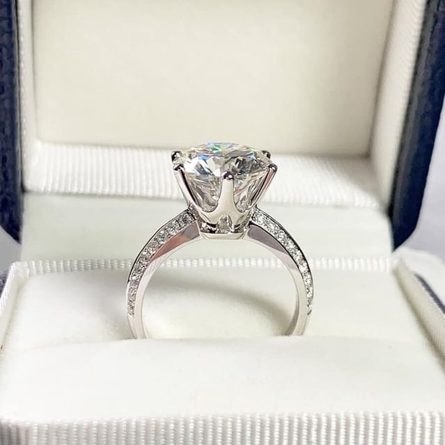Princess cut engagement rings
